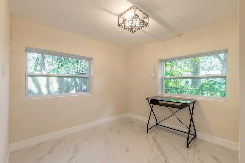 待售: $198,400 (3 贝兹, 1 浴室, 1089 平方英尺)