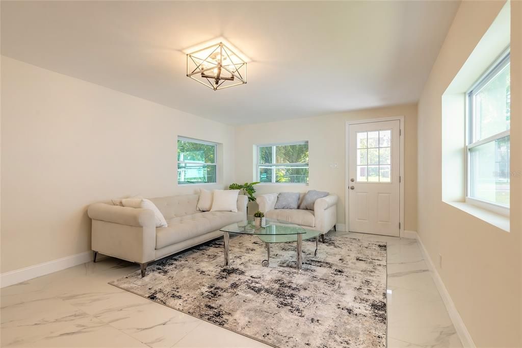 待售: $198,400 (3 贝兹, 1 浴室, 1089 平方英尺)