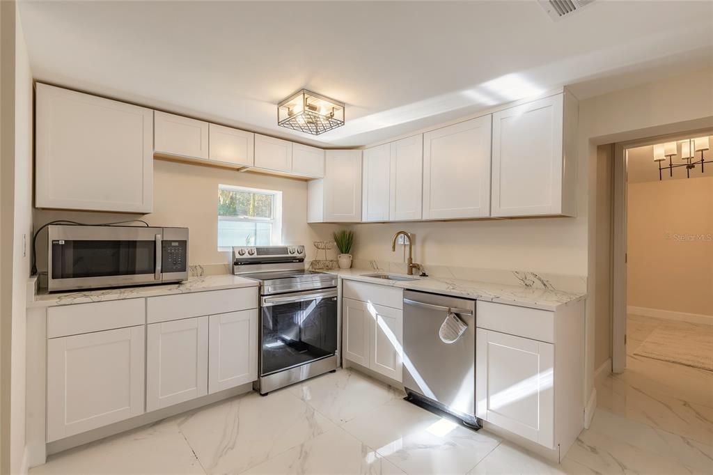 待售: $198,400 (3 贝兹, 1 浴室, 1089 平方英尺)