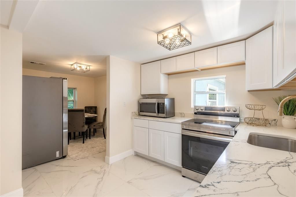 待售: $198,400 (3 贝兹, 1 浴室, 1089 平方英尺)