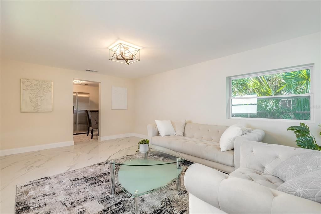 待售: $198,400 (3 贝兹, 1 浴室, 1089 平方英尺)