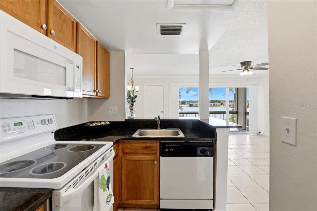 For Sale: $122,900 (1 beds, 1 baths, 633 Square Feet)