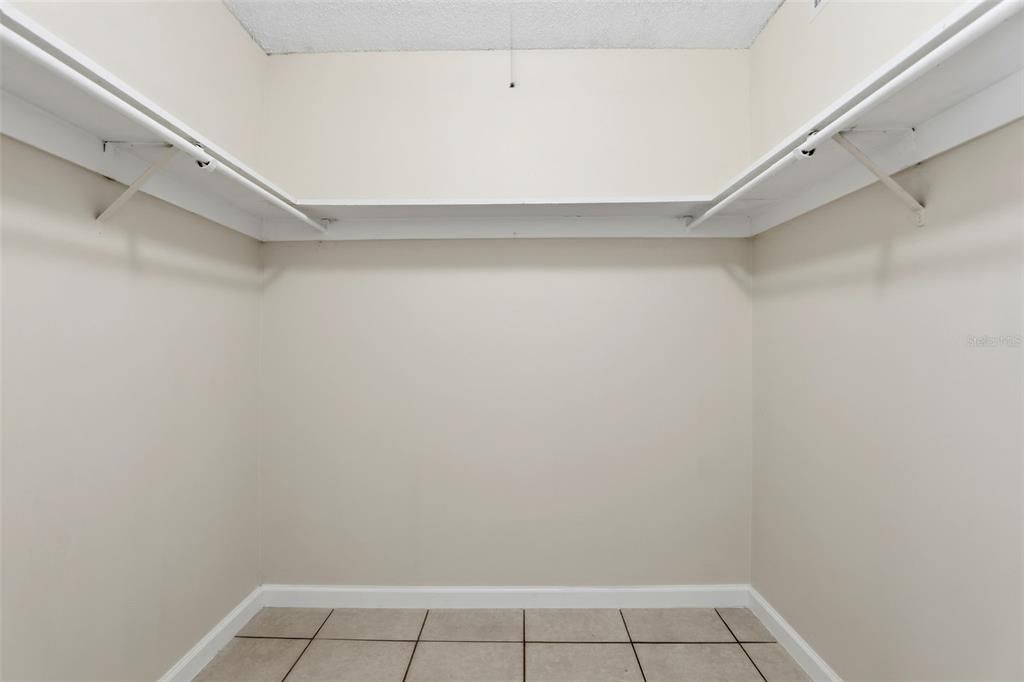 For Sale: $122,900 (1 beds, 1 baths, 633 Square Feet)