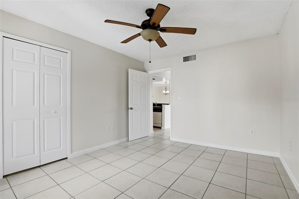 For Sale: $122,900 (1 beds, 1 baths, 633 Square Feet)