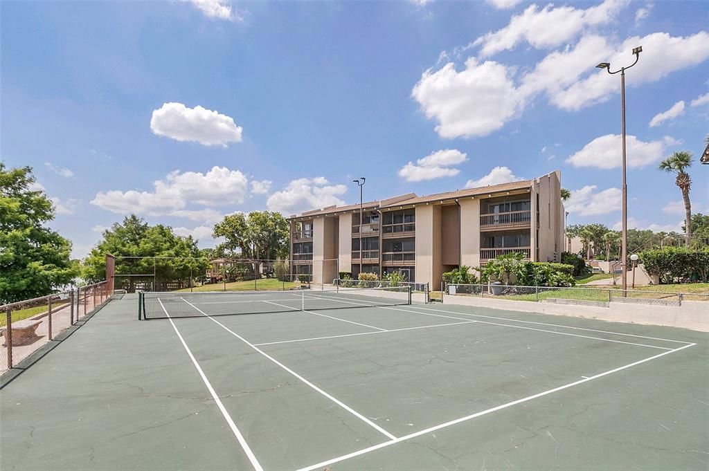 For Sale: $122,900 (1 beds, 1 baths, 633 Square Feet)