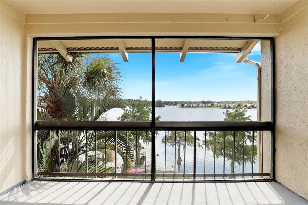 For Sale: $122,900 (1 beds, 1 baths, 633 Square Feet)