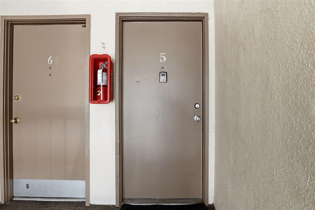 For Sale: $122,900 (1 beds, 1 baths, 633 Square Feet)