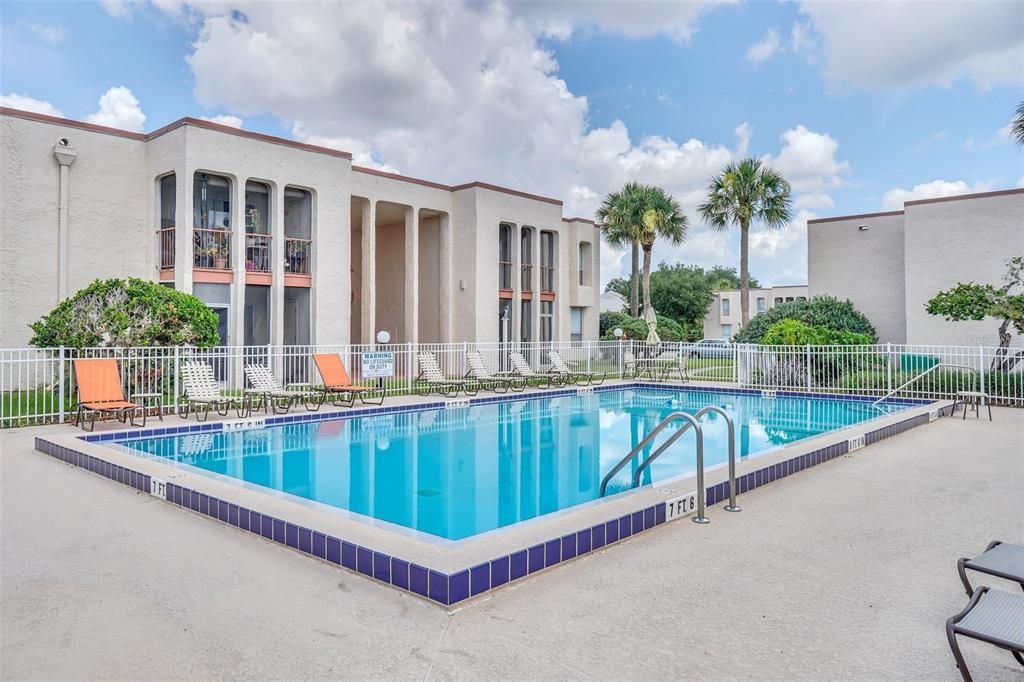 For Sale: $122,900 (1 beds, 1 baths, 633 Square Feet)