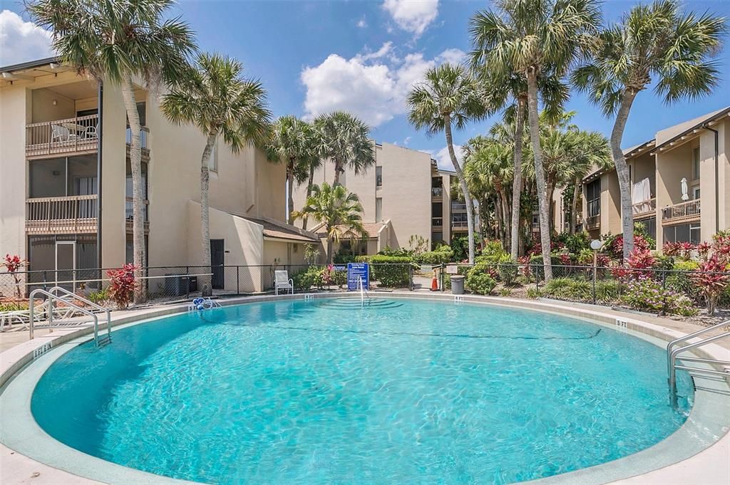 For Sale: $122,900 (1 beds, 1 baths, 633 Square Feet)