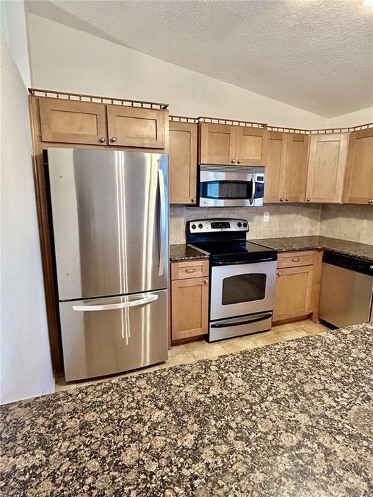 Active With Contract: $189,000 (2 beds, 1 baths, 1077 Square Feet)