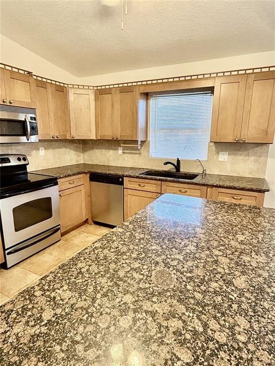 Active With Contract: $189,000 (2 beds, 1 baths, 1077 Square Feet)