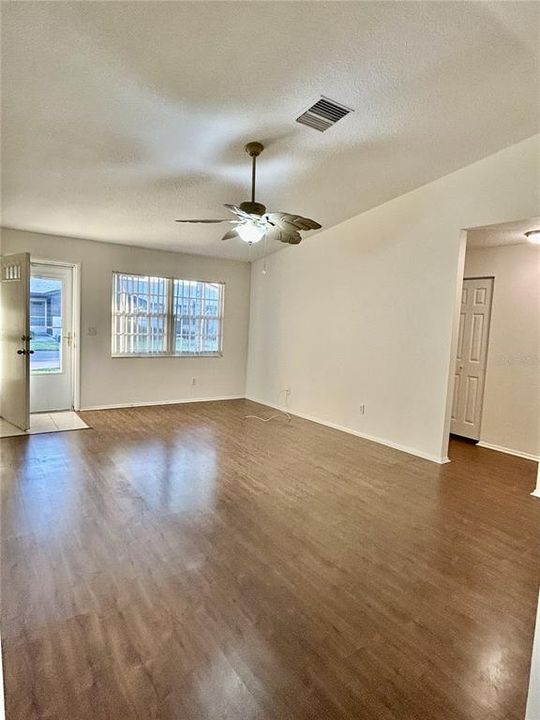 Active With Contract: $189,000 (2 beds, 1 baths, 1077 Square Feet)
