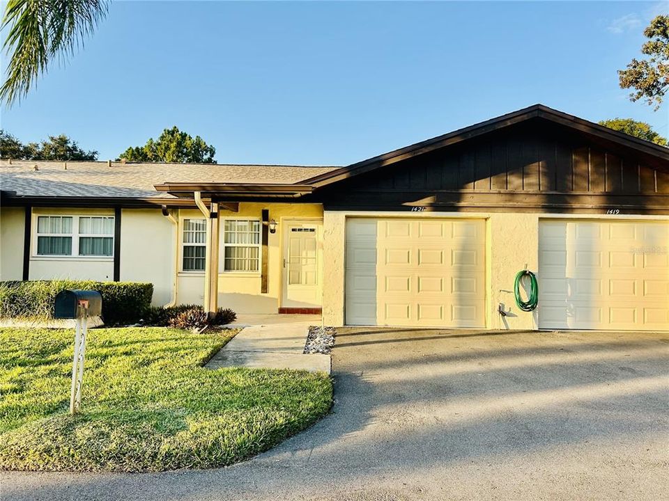 Active With Contract: $189,000 (2 beds, 1 baths, 1077 Square Feet)