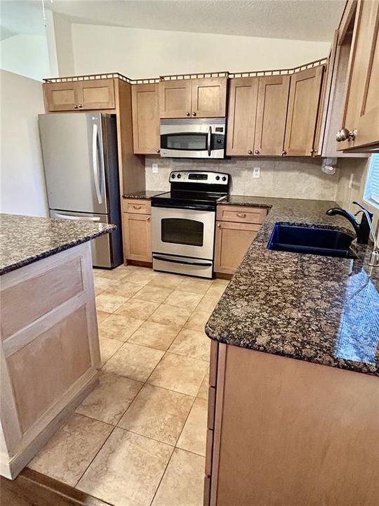 Active With Contract: $189,000 (2 beds, 1 baths, 1077 Square Feet)