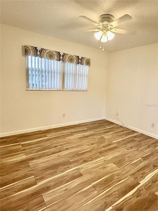 Active With Contract: $189,000 (2 beds, 1 baths, 1077 Square Feet)