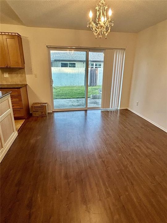 Active With Contract: $189,000 (2 beds, 1 baths, 1077 Square Feet)