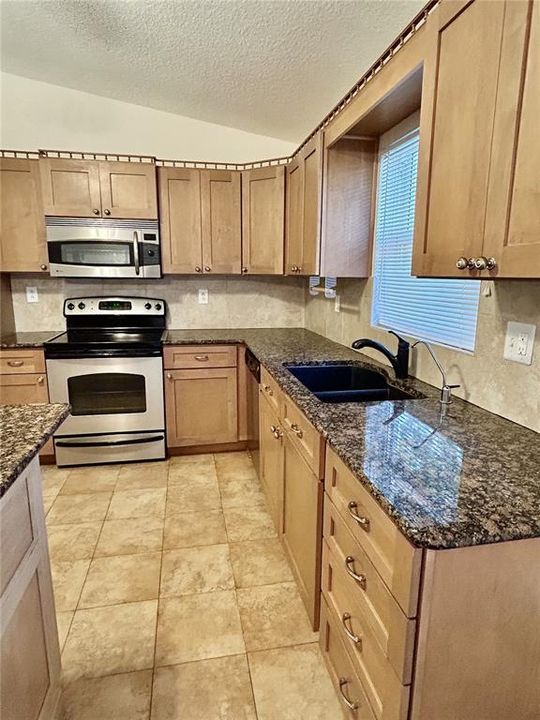 Active With Contract: $189,000 (2 beds, 1 baths, 1077 Square Feet)