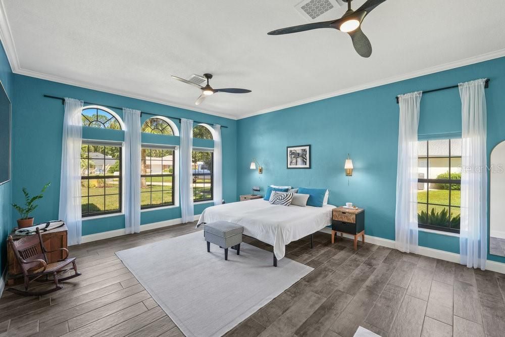 For Sale: $969,000 (5 beds, 4 baths, 3787 Square Feet)