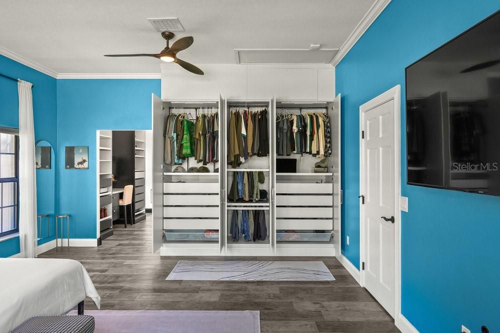 For Sale: $969,000 (5 beds, 4 baths, 3787 Square Feet)