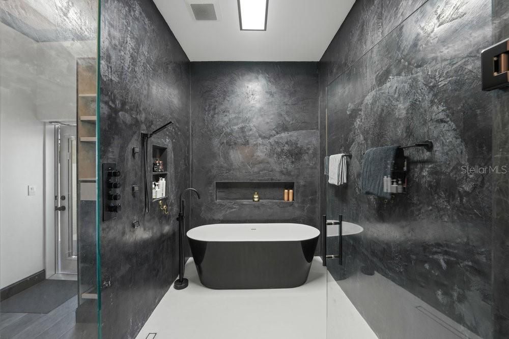 For Sale: $969,000 (5 beds, 4 baths, 3787 Square Feet)