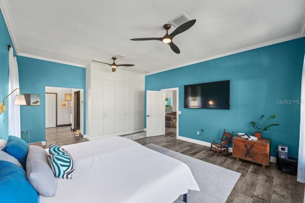 For Sale: $969,000 (5 beds, 4 baths, 3787 Square Feet)