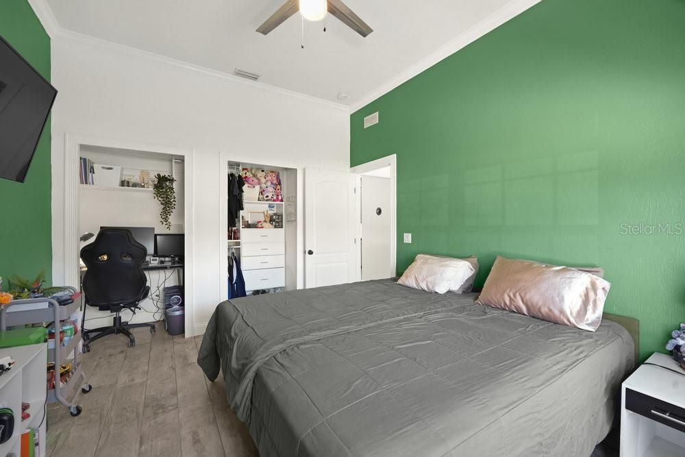 For Sale: $969,000 (5 beds, 4 baths, 3787 Square Feet)