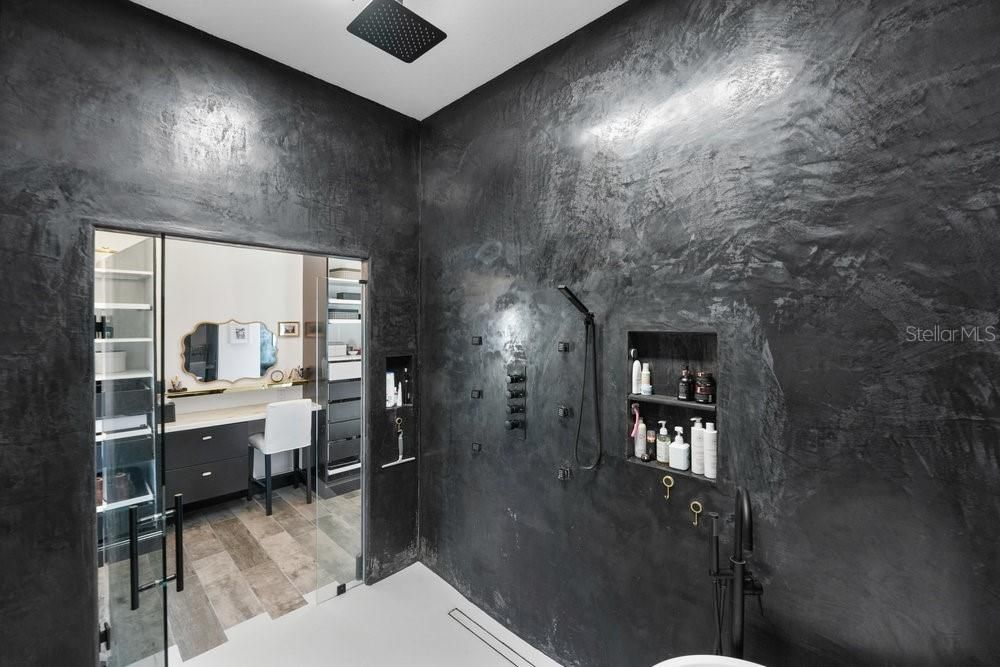 For Sale: $969,000 (5 beds, 4 baths, 3787 Square Feet)