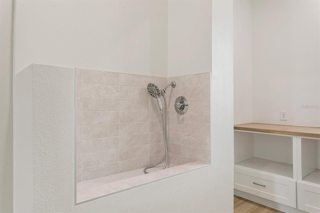 En Venta: $1,450,000 (5 camas, 4 baños, 4130 Pies cuadrados)