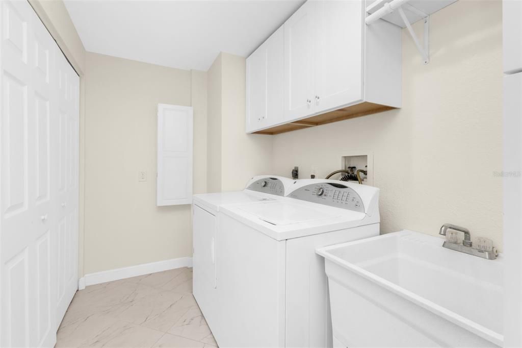 For Sale: $575,000 (3 beds, 2 baths, 2358 Square Feet)