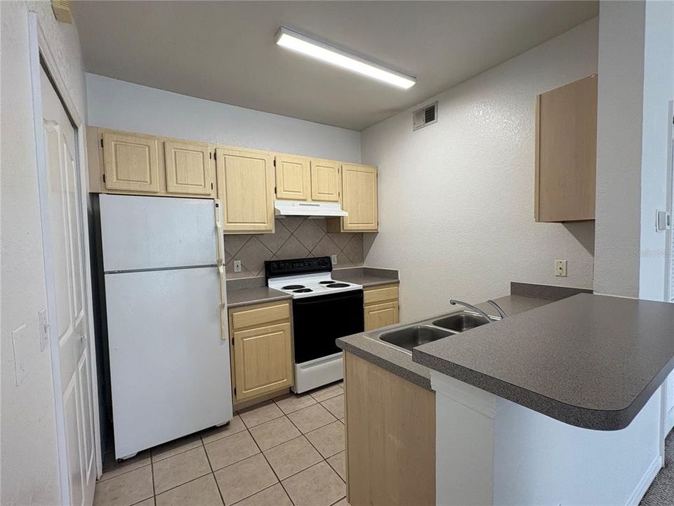 Activo con contrato: $145,000 (1 camas, 1 baños, 636 Pies cuadrados)