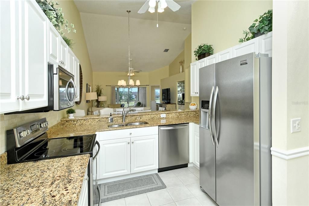 For Sale: $287,000 (2 beds, 2 baths, 1433 Square Feet)