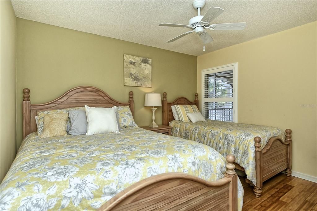 For Sale: $287,000 (2 beds, 2 baths, 1433 Square Feet)