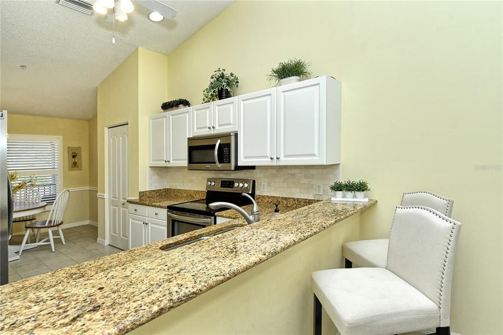 For Sale: $287,000 (2 beds, 2 baths, 1433 Square Feet)