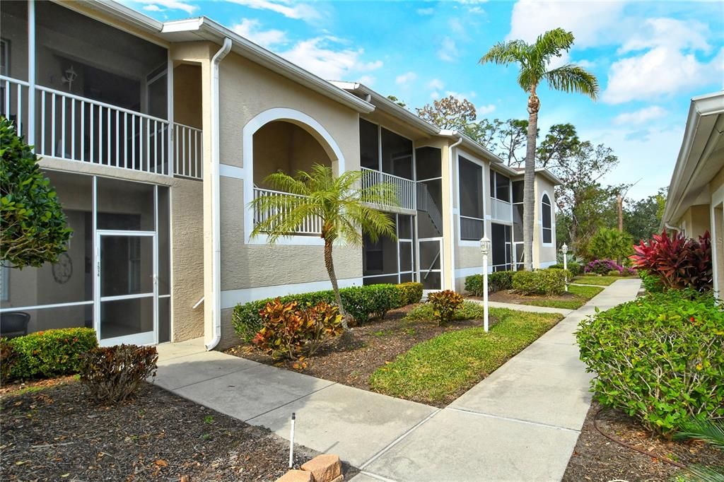 For Sale: $287,000 (2 beds, 2 baths, 1433 Square Feet)