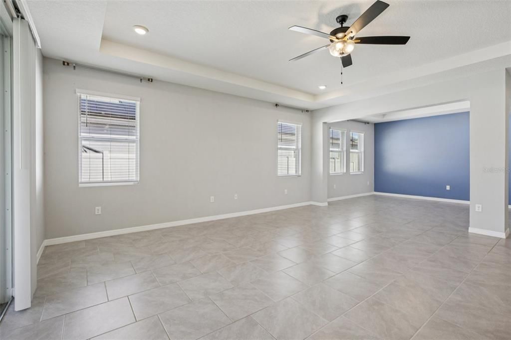 For Sale: $475,000 (4 beds, 3 baths, 2820 Square Feet)