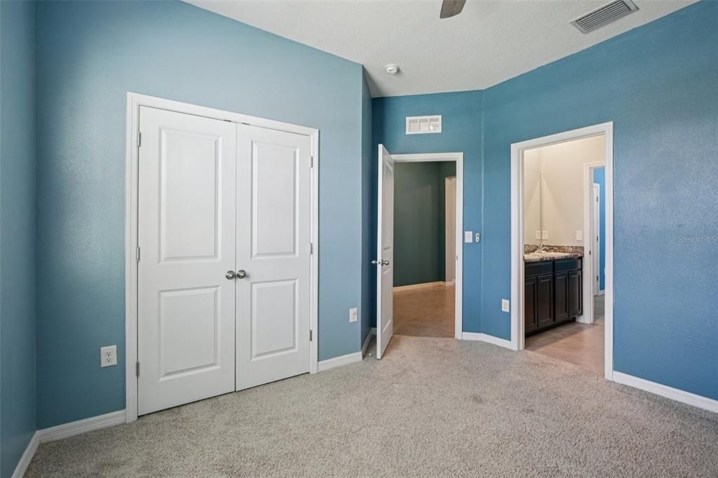 For Sale: $475,000 (4 beds, 3 baths, 2820 Square Feet)