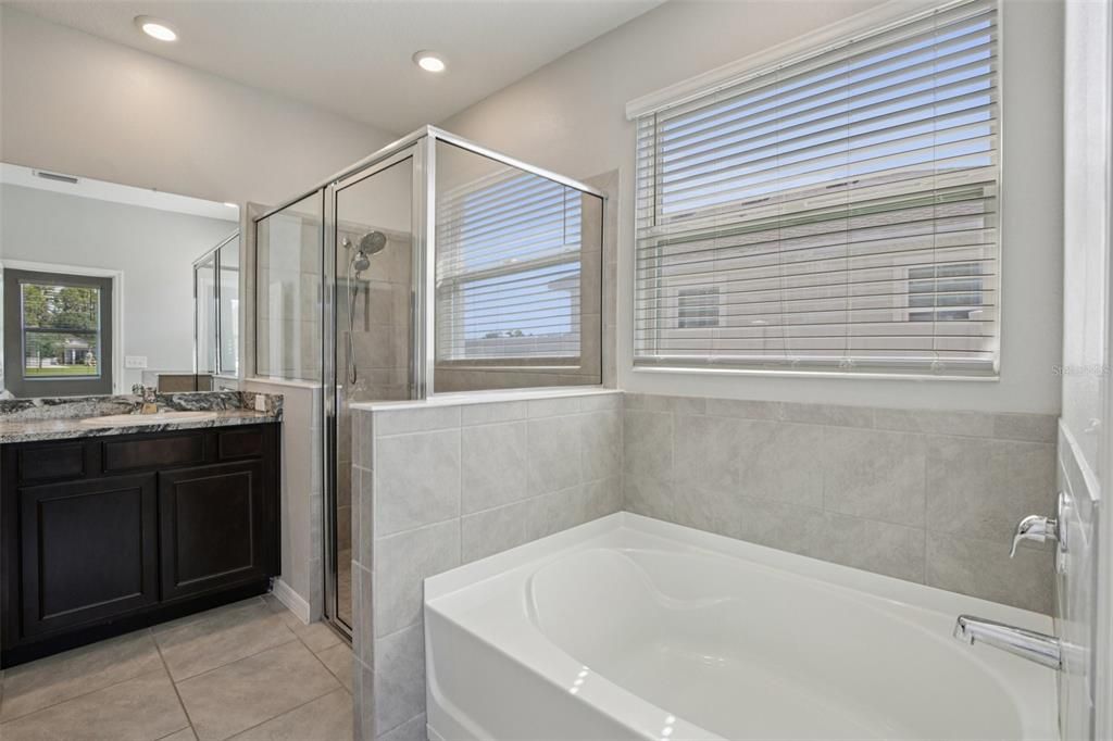 For Sale: $475,000 (4 beds, 3 baths, 2820 Square Feet)