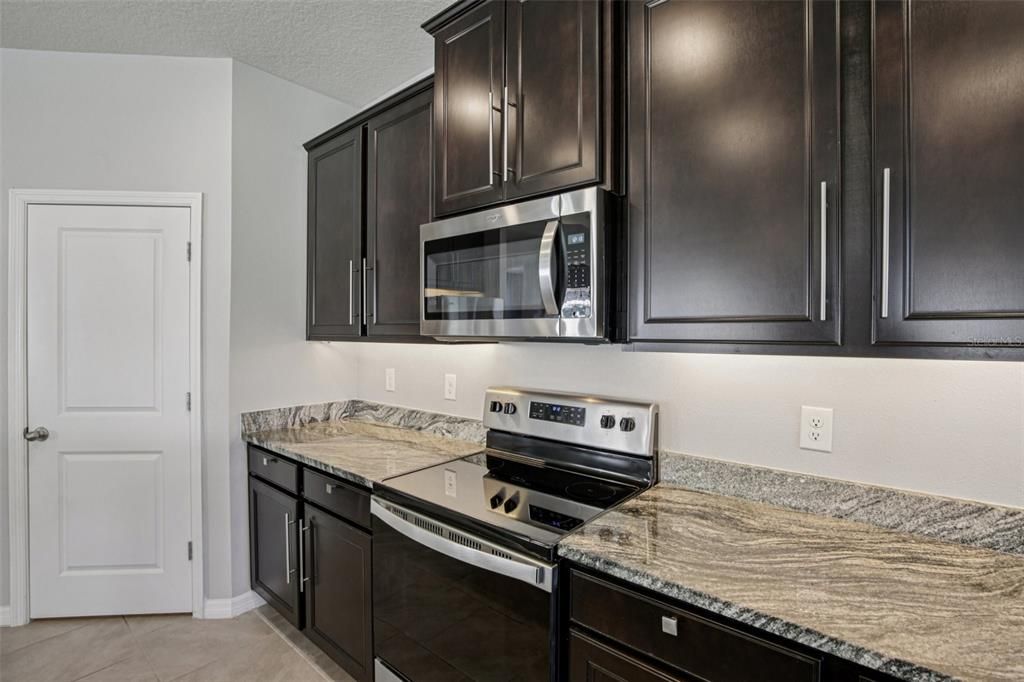 For Sale: $475,000 (4 beds, 3 baths, 2820 Square Feet)