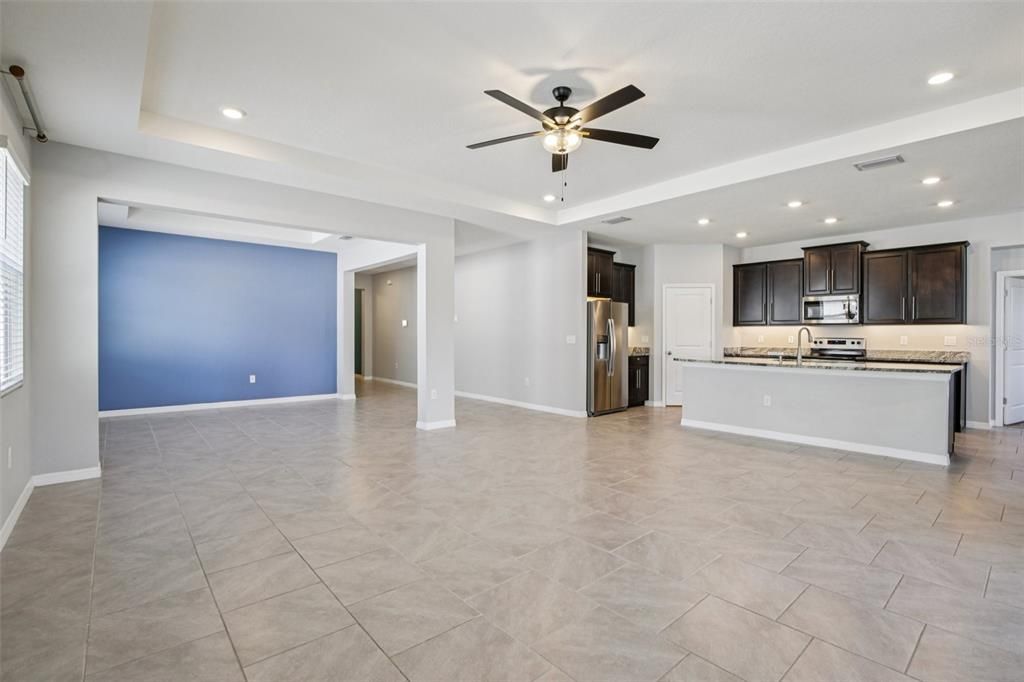 For Sale: $475,000 (4 beds, 3 baths, 2820 Square Feet)