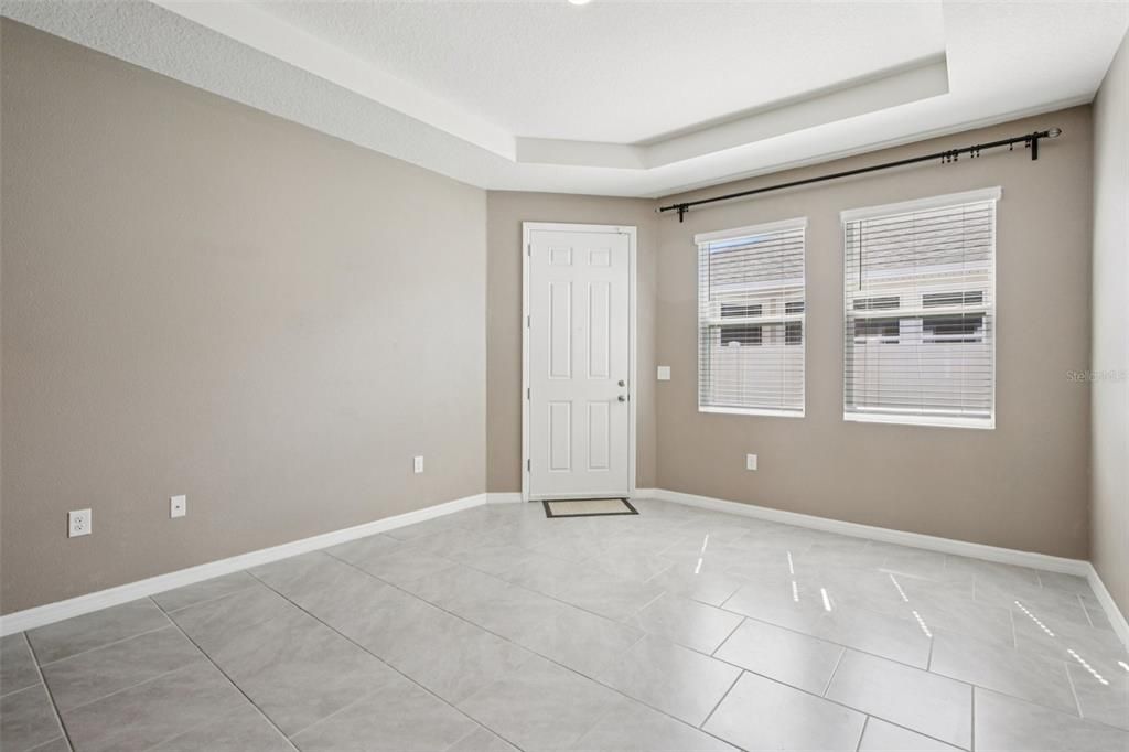 For Sale: $475,000 (4 beds, 3 baths, 2820 Square Feet)