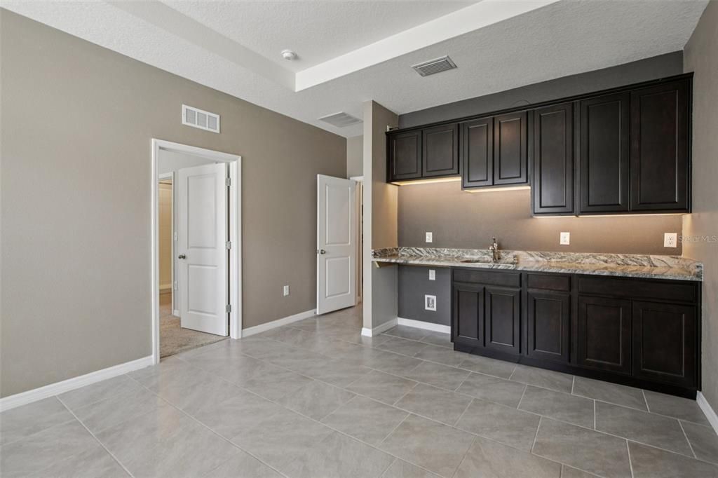 For Sale: $475,000 (4 beds, 3 baths, 2820 Square Feet)