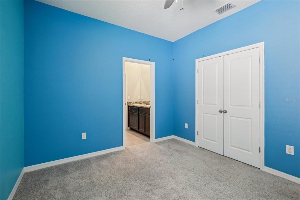 For Sale: $475,000 (4 beds, 3 baths, 2820 Square Feet)