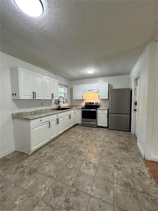 Activo con contrato: $175,000 (3 camas, 1 baños, 1099 Pies cuadrados)