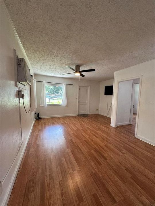 Activo con contrato: $175,000 (3 camas, 1 baños, 1099 Pies cuadrados)