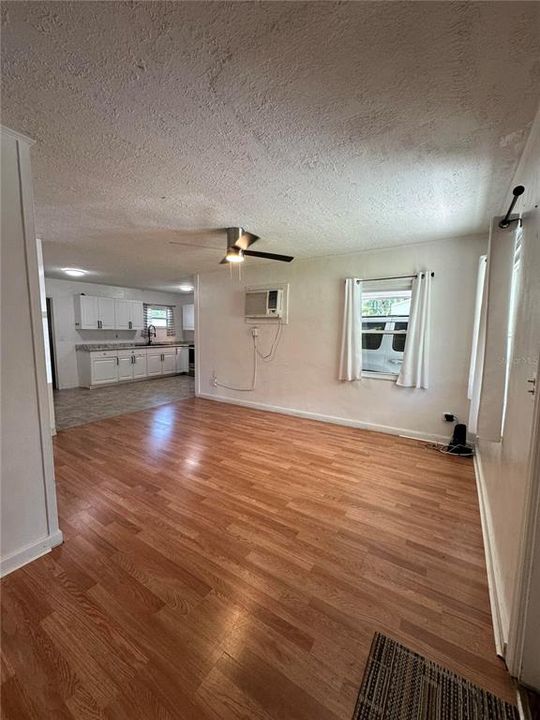 Activo con contrato: $175,000 (3 camas, 1 baños, 1099 Pies cuadrados)