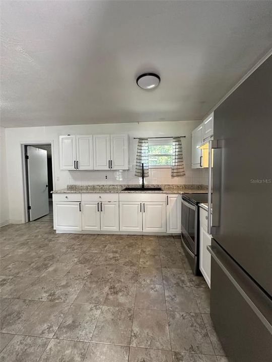 Activo con contrato: $175,000 (3 camas, 1 baños, 1099 Pies cuadrados)