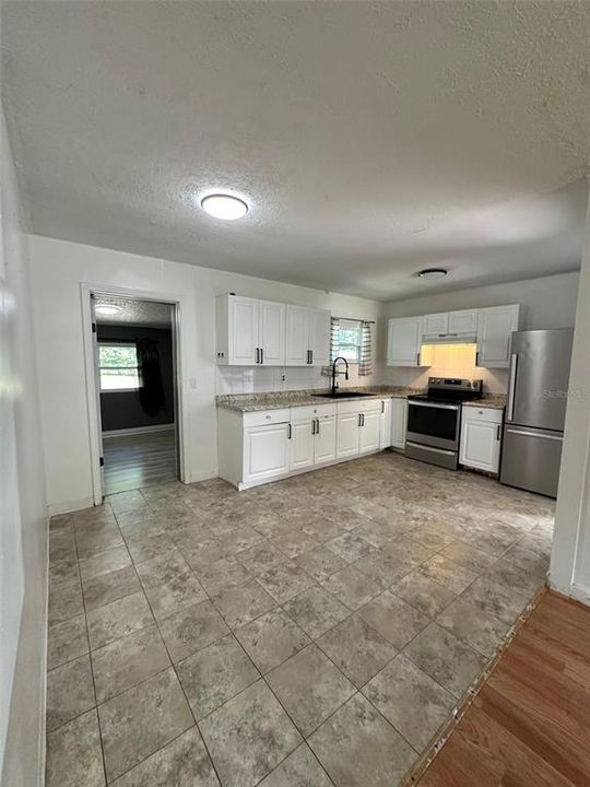 Activo con contrato: $175,000 (3 camas, 1 baños, 1099 Pies cuadrados)