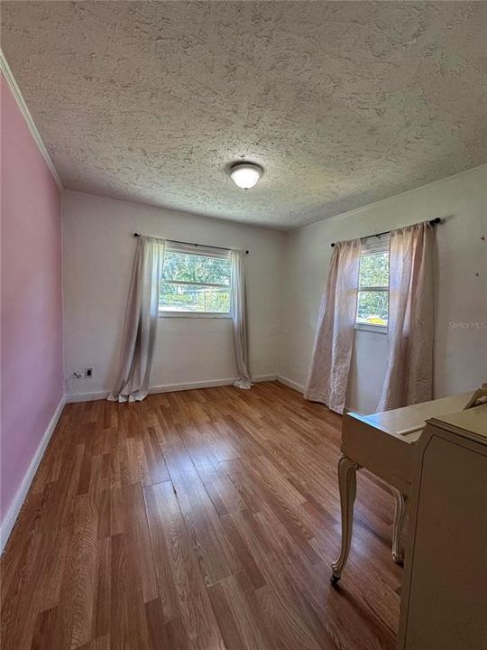 Activo con contrato: $175,000 (3 camas, 1 baños, 1099 Pies cuadrados)