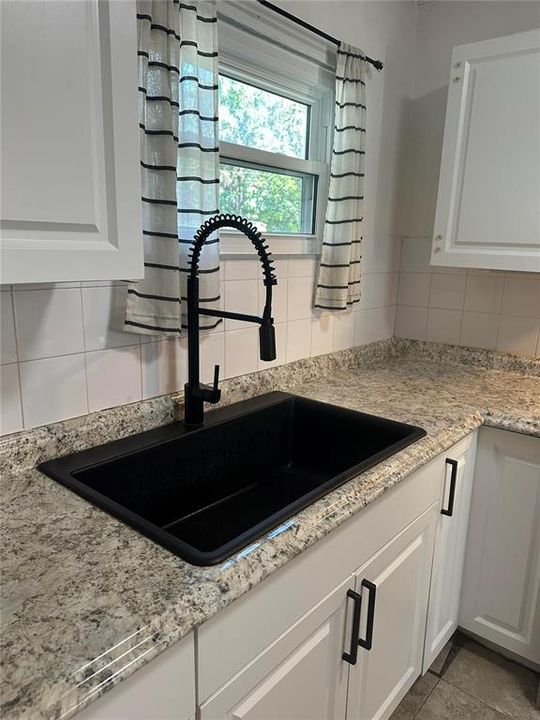 Activo con contrato: $175,000 (3 camas, 1 baños, 1099 Pies cuadrados)