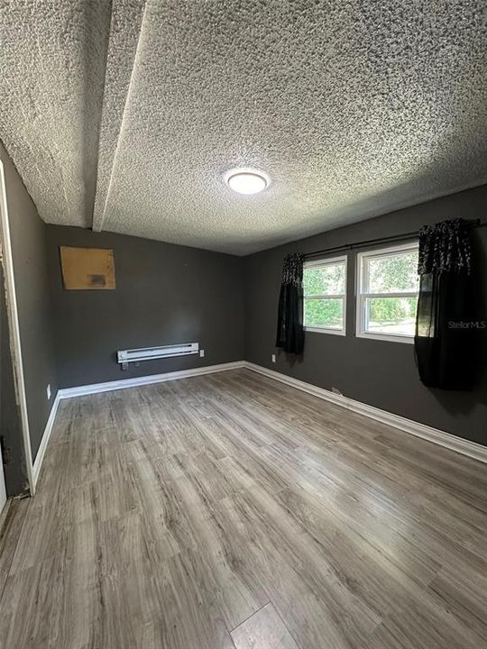 Activo con contrato: $175,000 (3 camas, 1 baños, 1099 Pies cuadrados)